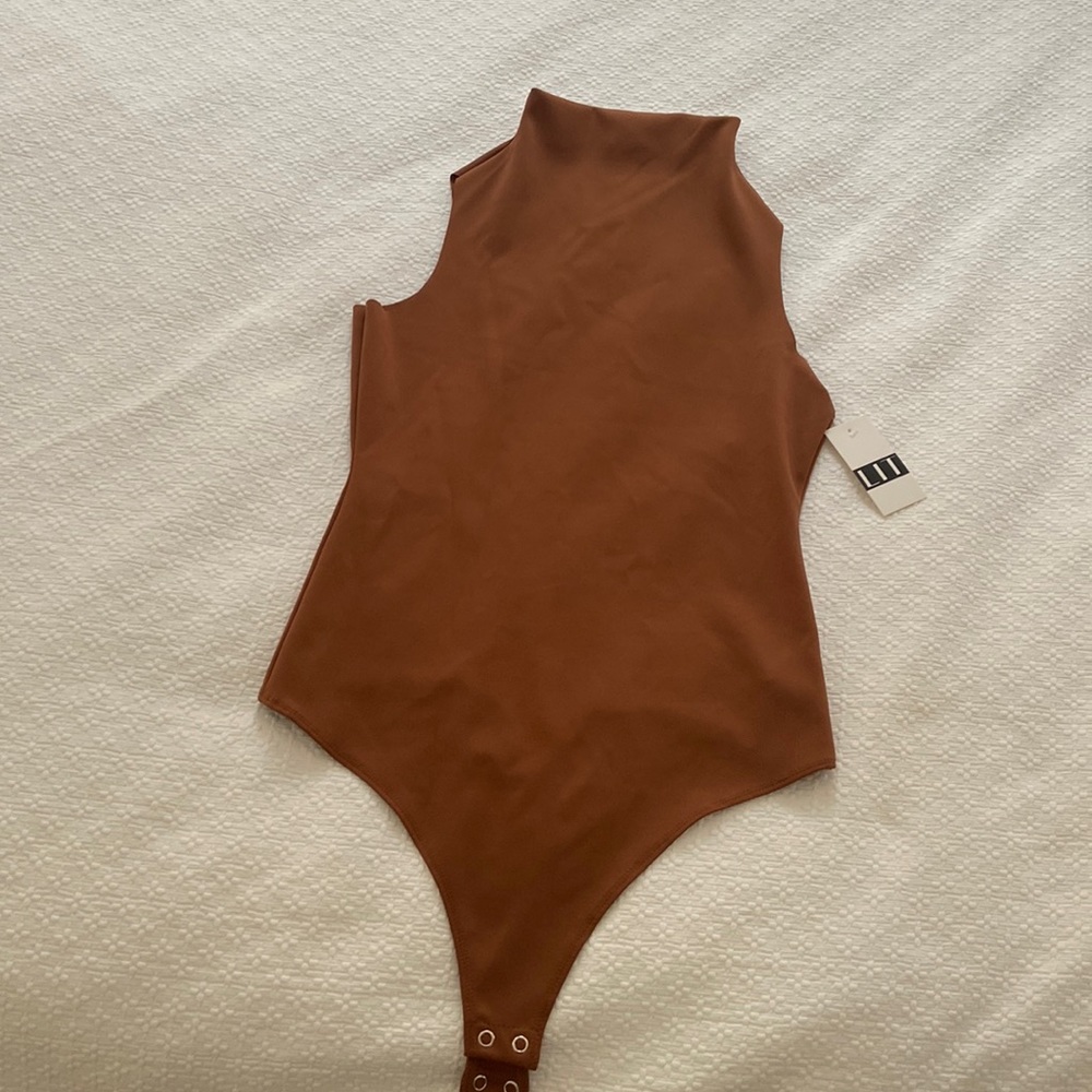 Turtle necked sleeveless bodysuit